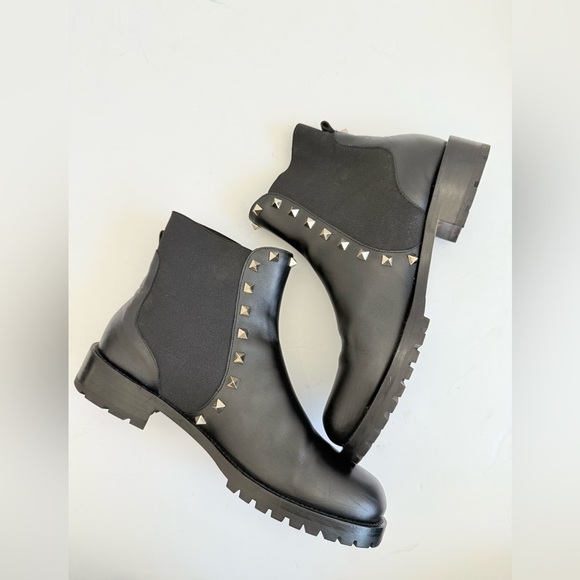 Valentino Garavani Black Leather Rockstud Almond toe Chelsea Ankle Boots EU 39 - Picture 9 of 14